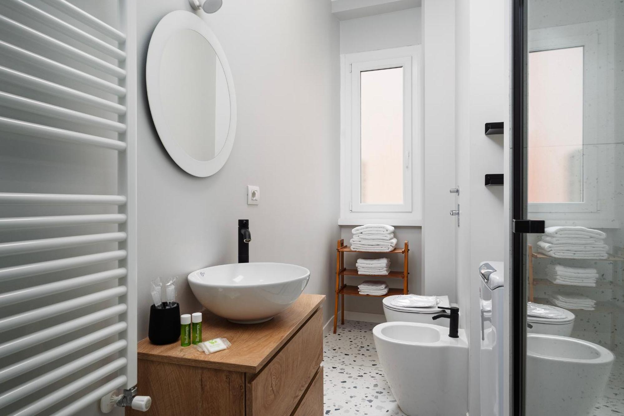 New - Modern And Bright - Wi-fi, A-c - 4 Seats Apartment *